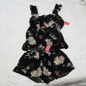 NEW Betsey Johnson floral sleep set. Size M